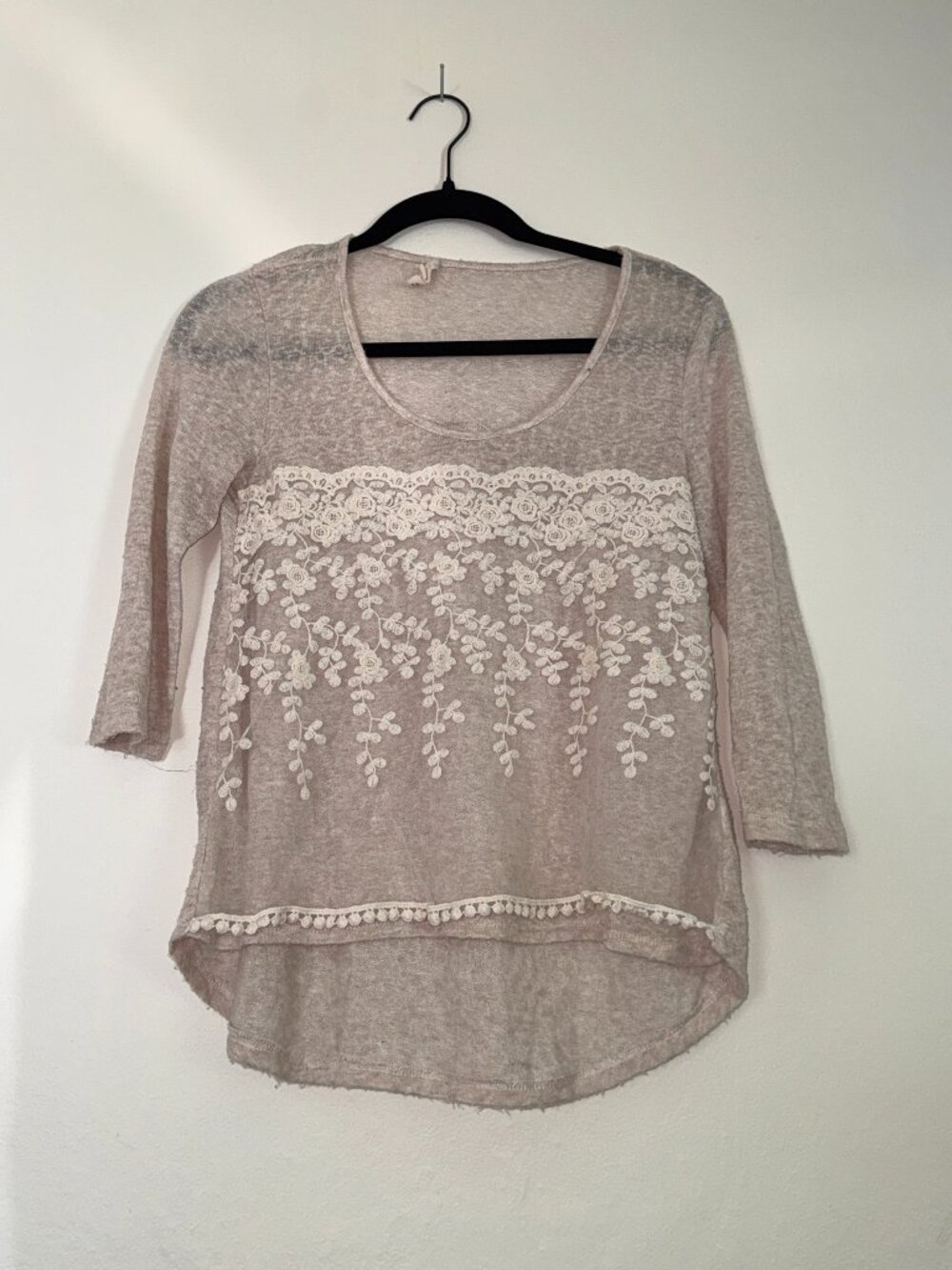 Beige, lightweight, 3/4 sleeve top